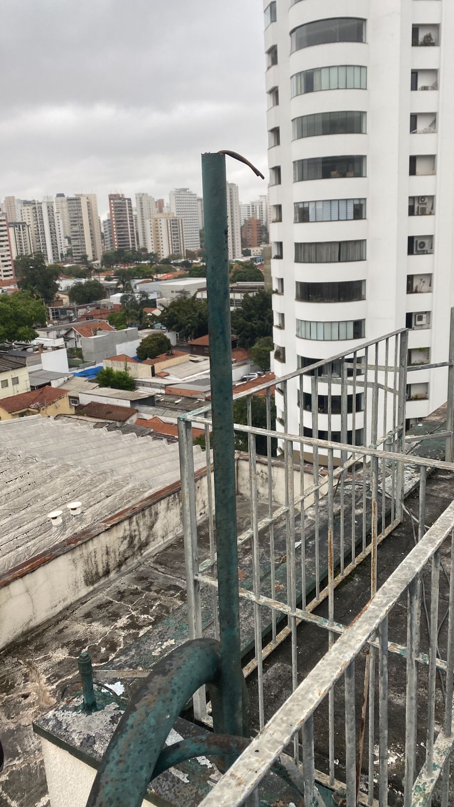 Manutenção de Para-Raios em São Bernardo 2 Manutenção de para-raios (SPDA) executada pela M.J. Para-Raios no ABC Paulista